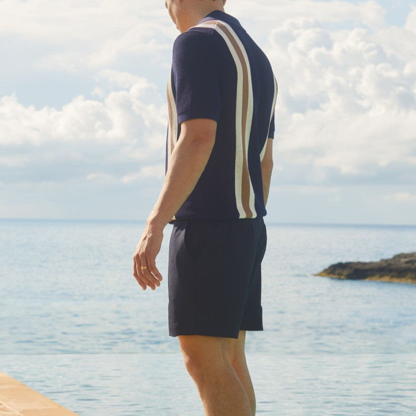 Polo de punto hombre — rayas verticales — ropa de playa y vacaciones